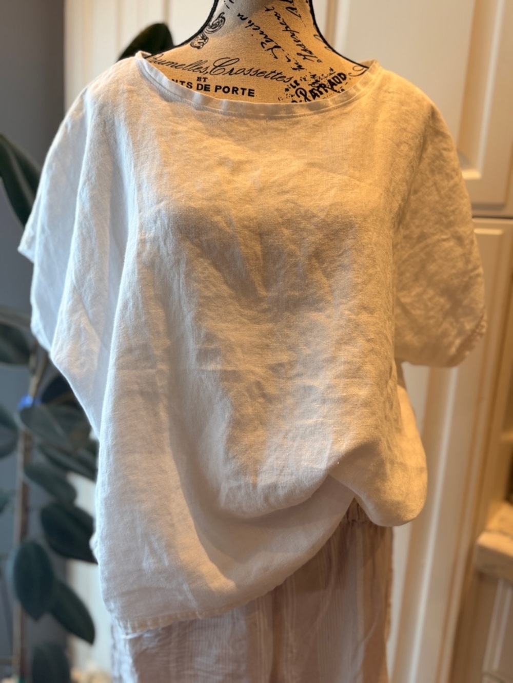 NOMI White Short-Sleeve Linen Blouse